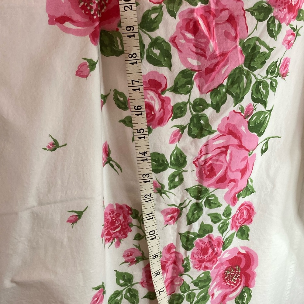 Vintage double flat sheet pink roses across top of white 80 x 95 404 Caress‎